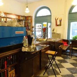 Massolit Books & Café Budapest - Belső