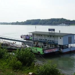 Matróz Bárka Étterem, Vác - Külső kép