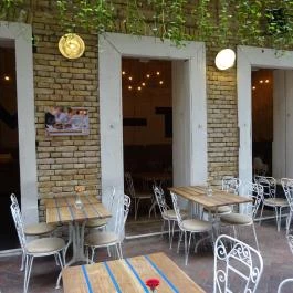 Mazel Tov Budapest - Külső kép