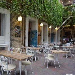 Mazel Tov Budapest - Külső kép