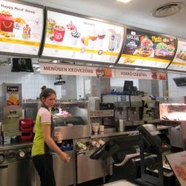 McDonald's - Boráros tér Budapest - Belső