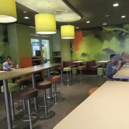 McDonald's - Boráros tér Budapest - Belső