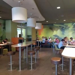 McDonald's - Boráros tér Budapest - Belső