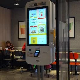 McDonald's - Boráros tér Budapest - Belső