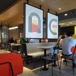 McDonald's - Boráros tér Budapest - Belső