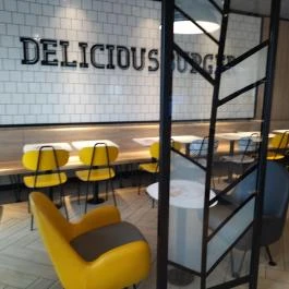 McDonald's Makó, Makó - Belső