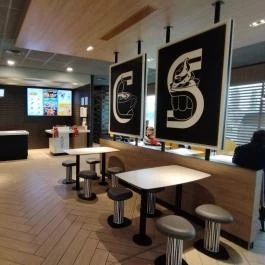 McDonald's Velence Velence - Belső