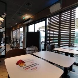 McDonald's Velence Velence - Belső