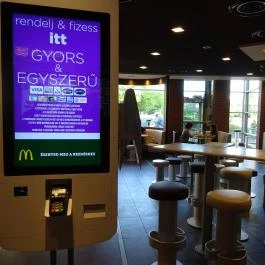 McDonald's - Vörösvári út Budapest - Külső kép