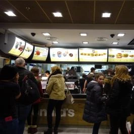 McDonald's - WestEnd City Center Budapest - Belső