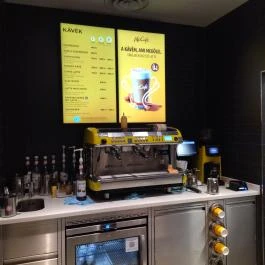 McDonald's - WestEnd City Center Budapest - Belső