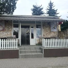 Mediterrán Kávéház Felcsút - Külső kép