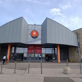 Mega Bisztro - Auchan Fót - Külső kép