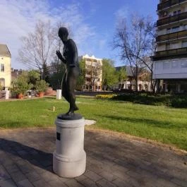 Megriadt nő szobor Makó - Egyéb