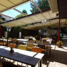 Melis Hotel étterme Balatonlelle - Külső kép
