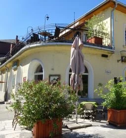 Menta Café & Lounge