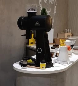 Meron - Egyetem tér