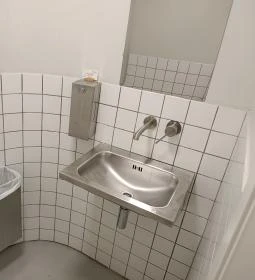 Meron - Egyetem tér