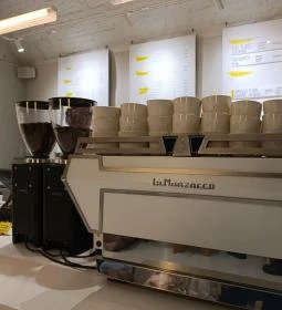 Meron - Egyetem tér