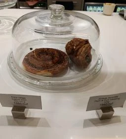 Meron - Egyetem tér