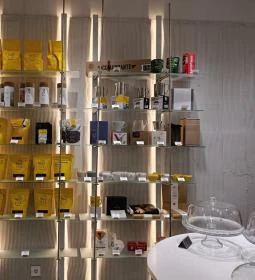 Meron - Egyetem tér