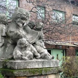 Mesélő Mackó bácsi szobor Budapest - Egyéb
