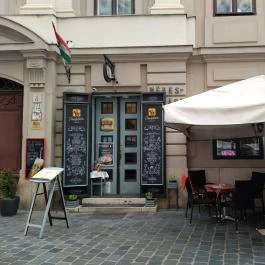 Mézeskalács Kávézó Budapest - Külső kép