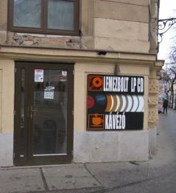 MG Records & Kávézó