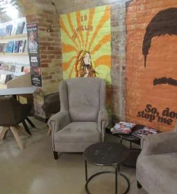 MG Records & Kávézó