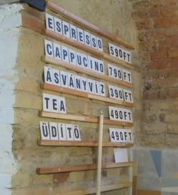 MG Records & Kávézó