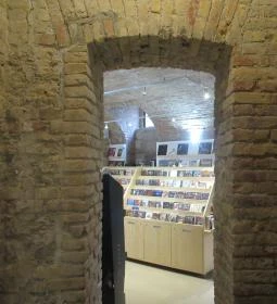 MG Records & Kávézó