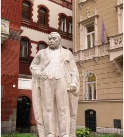 Mikszáth Kálmán-szobor