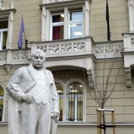 Mikszáth Kálmán-szobor Budapest - Egyéb