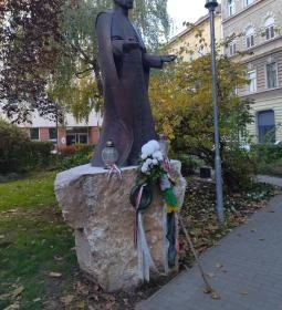 Mindszenty József szobor