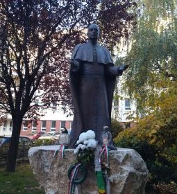 Mindszenty József szobor