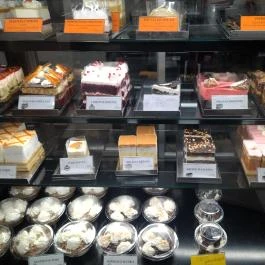 Mirgitta Cukrászda, Vác - Étel/ital