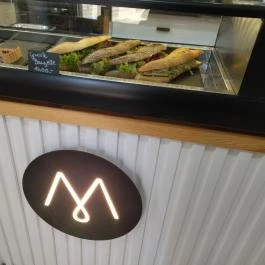 Mishto Café & Deli Budapest - Étel/ital