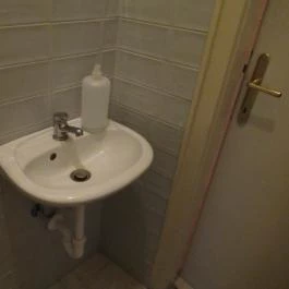 Mitzi. - Kortárs Kávéház & Bár Budapest - Mosdó