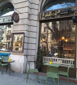 Mitzi. - Kortárs Kávéház & Bár