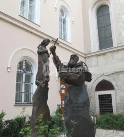 Mona Bar & Restaurant