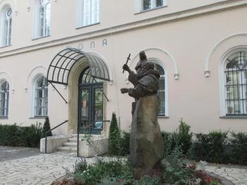 Mona Bar & Restaurant Budapest