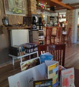 Monaco Kávézó & Delikátesz