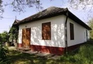 Monori Pincefalu Monor