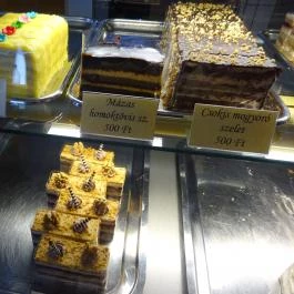 Monostor Cukrászda Zirc - Étel/ital