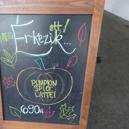 Montázs Art Café Budapest - Egyéb