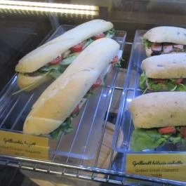 Montázs Art Café Budapest - Étel/ital