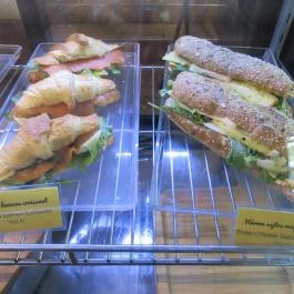 Montázs Art Café Budapest - Étel/ital