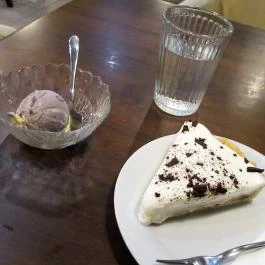 Montázs Art Café Budapest - Étel/ital