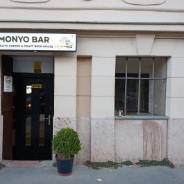 Monyo bár, Szeged - Külső kép