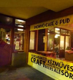 Monyó Café